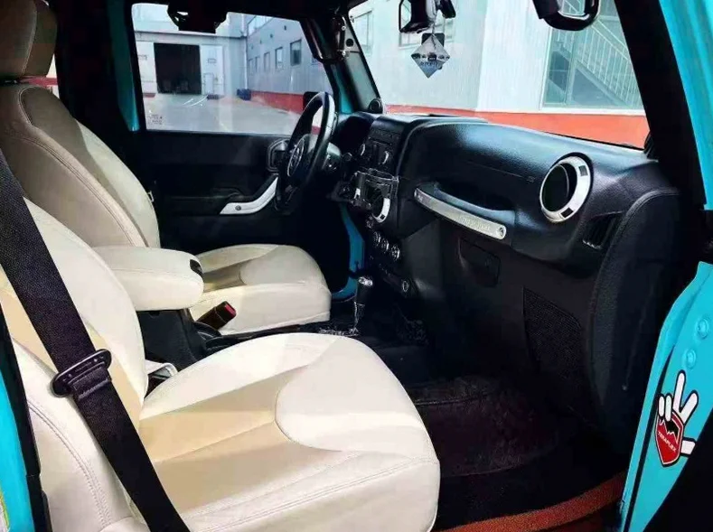 Jeep牧马人 内饰前排