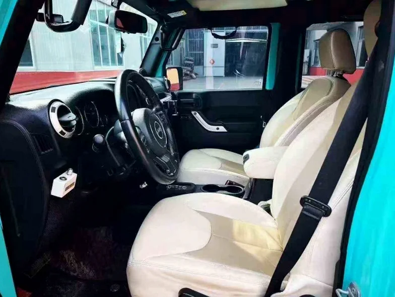 Jeep牧马人 驾驶室