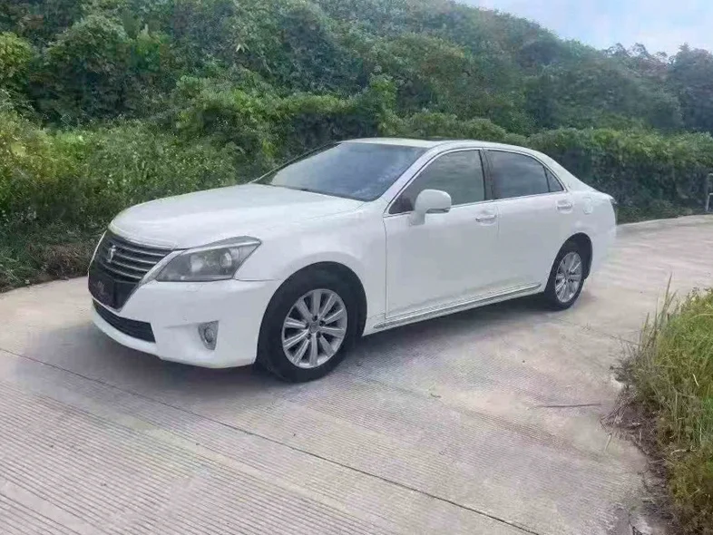 丰田皇冠 正面外观二