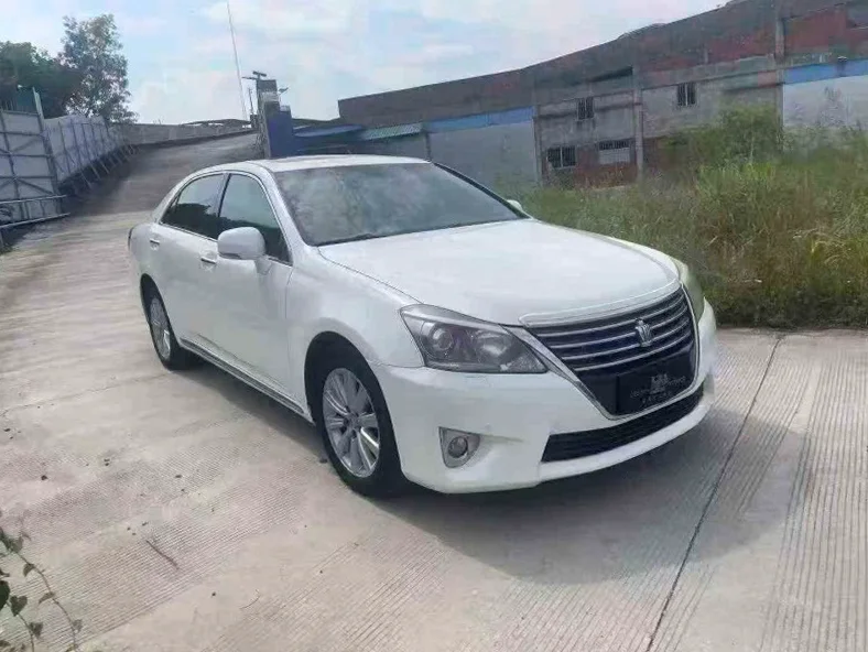 丰田皇冠 正面外观三