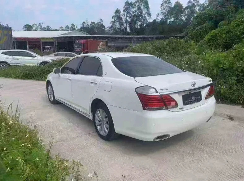 丰田皇冠 内饰后排