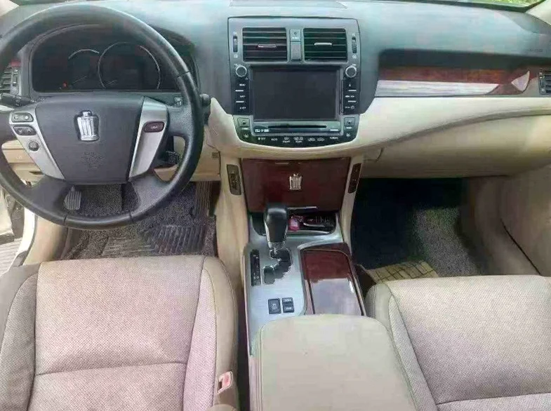 丰田皇冠 后面外观一