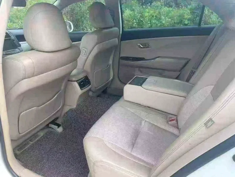 丰田皇冠 后面外观二