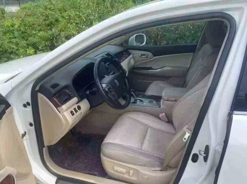 丰田皇冠 后面外观三