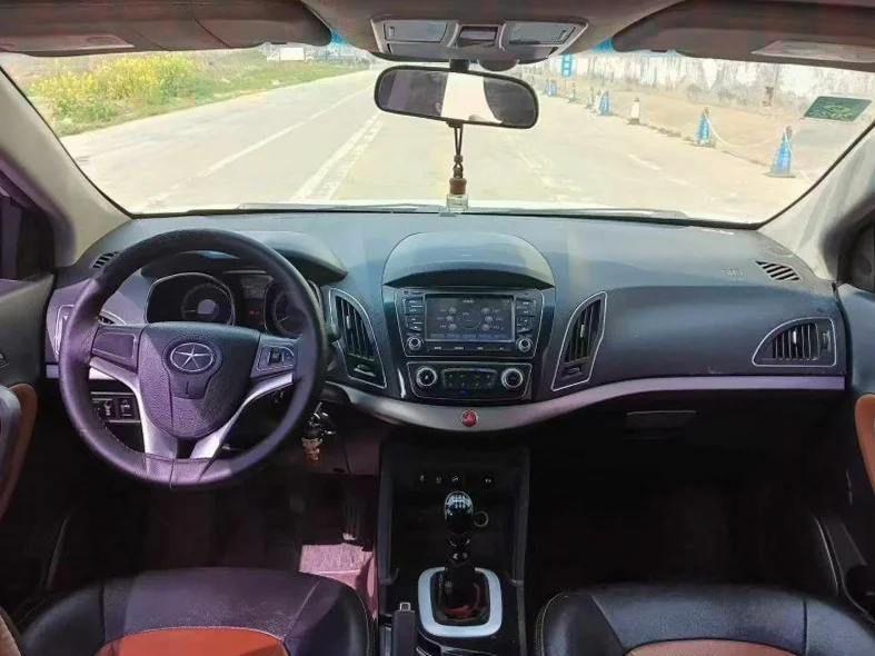 江淮瑞风 后面外观三