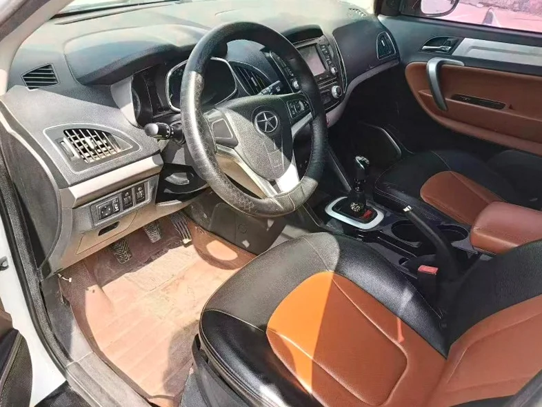 江淮瑞风 后面外观一