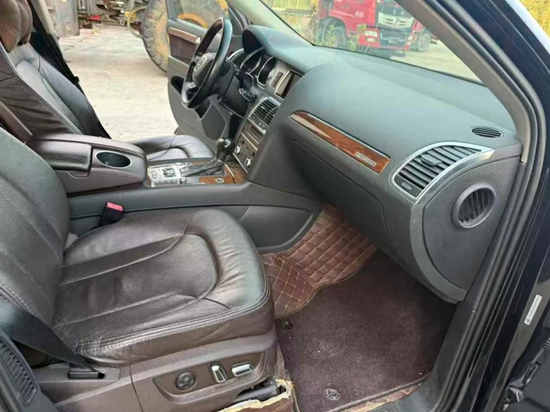 奥迪Q7 后面外观三