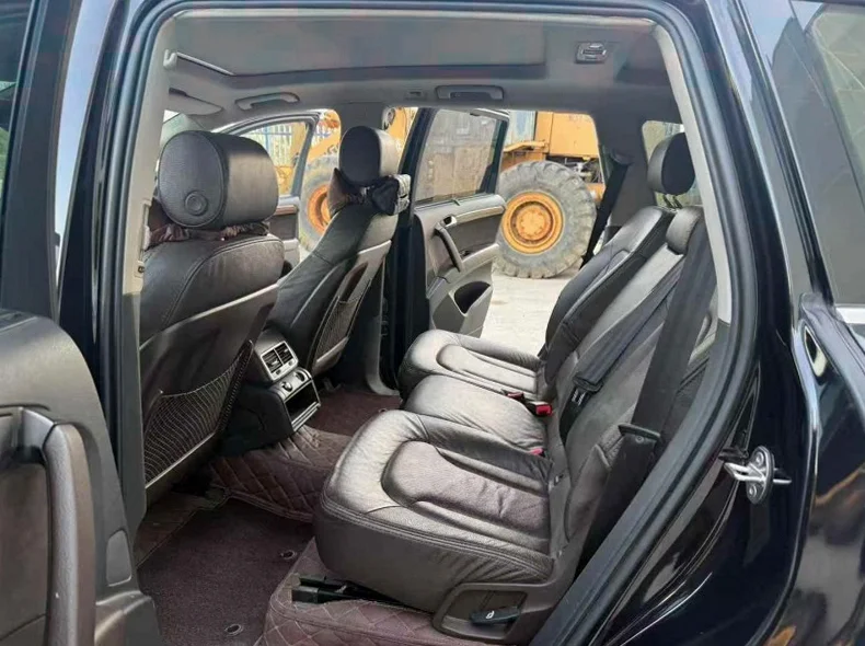 奥迪Q7 内饰前排