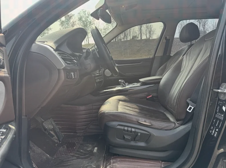 宝马X5 正面外观三