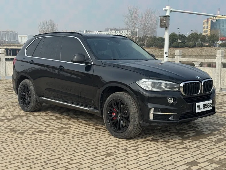 宝马X5 正面外观二
