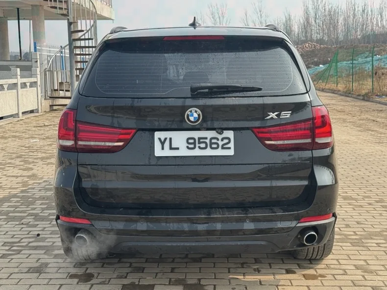 宝马X5 后面外观二