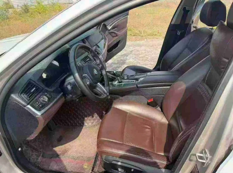 宝马5系 后面外观一