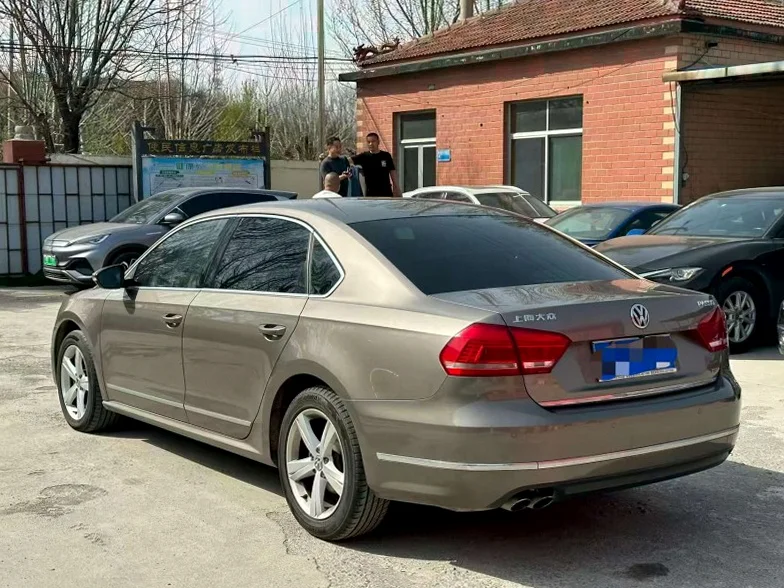 大众帕萨特 内饰后排