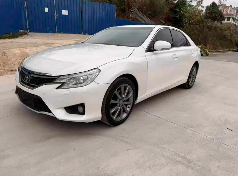 丰田锐志 正面外观三