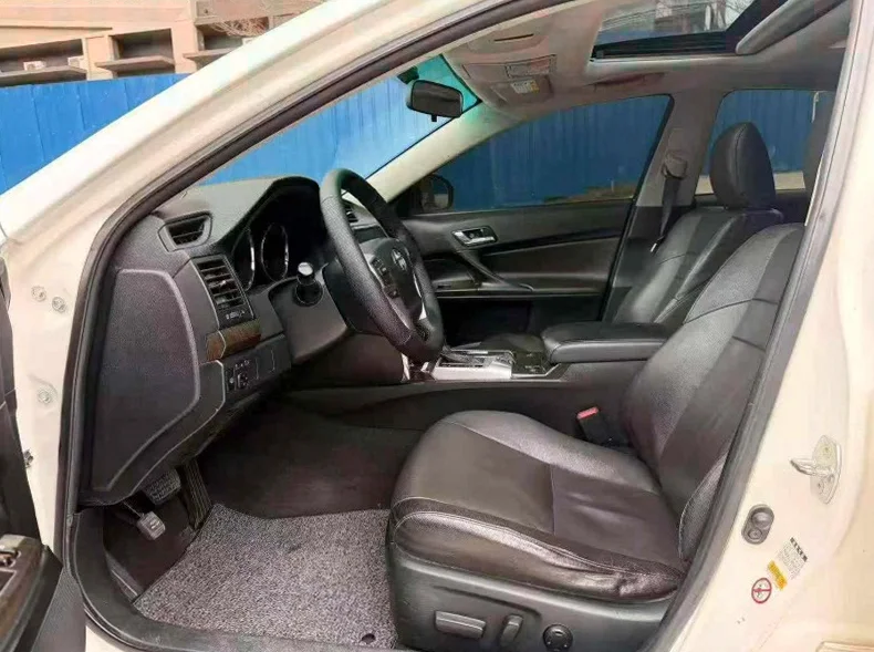 丰田锐志 后面外观一