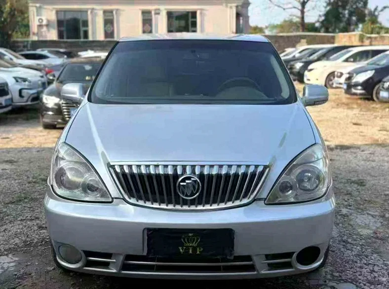 15年别克GL8 2.4L自动挡七座