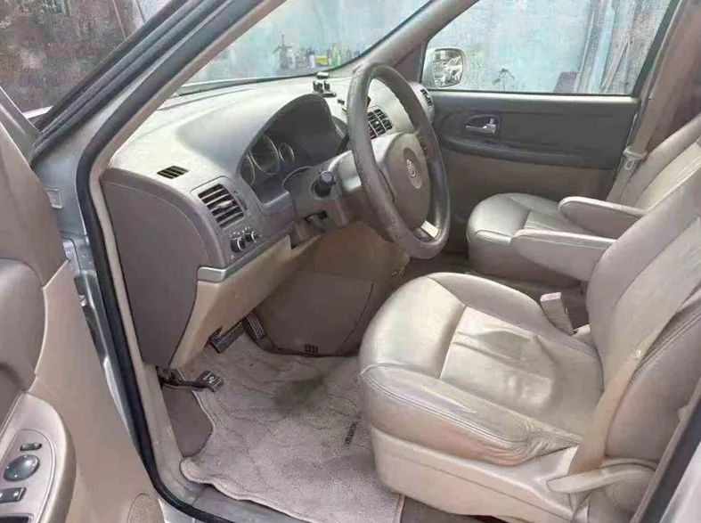 别克GL8 内饰前排