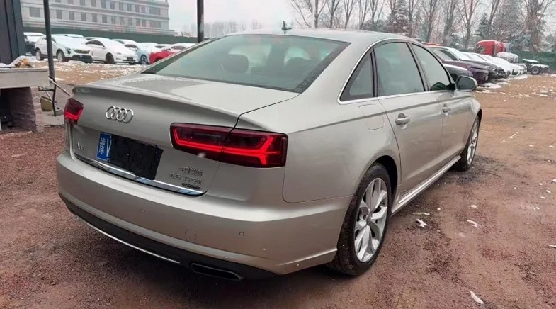 奥迪A6L 内饰后排