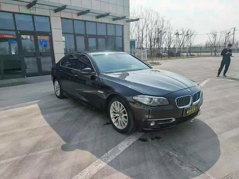 宝马5系 正面外观三