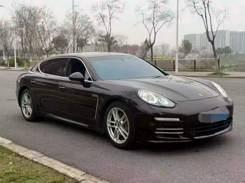 保时捷帕拉梅拉 正面外观三