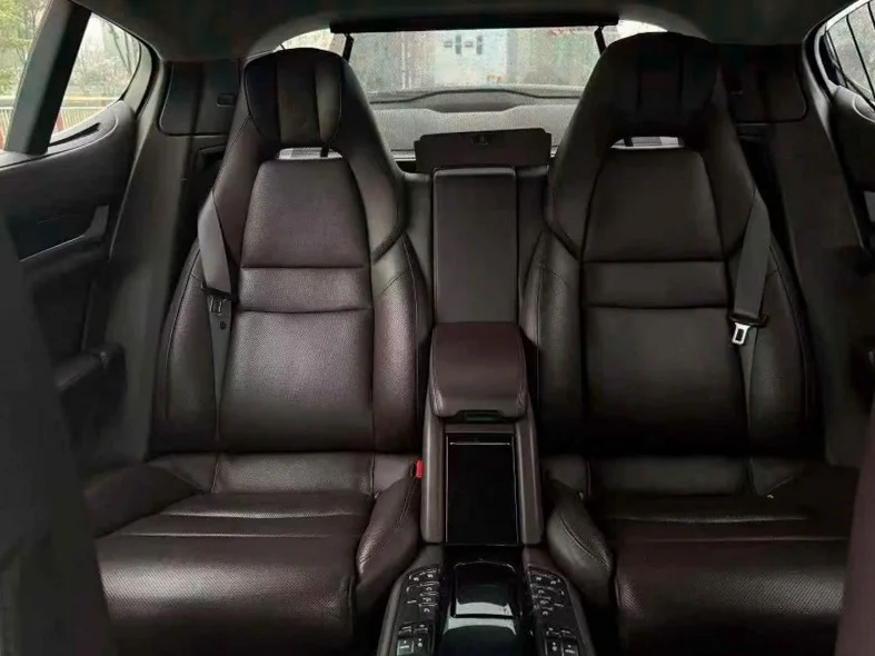 保时捷帕拉梅拉 后面外观二