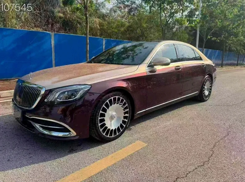 奔驰S 正面外观二