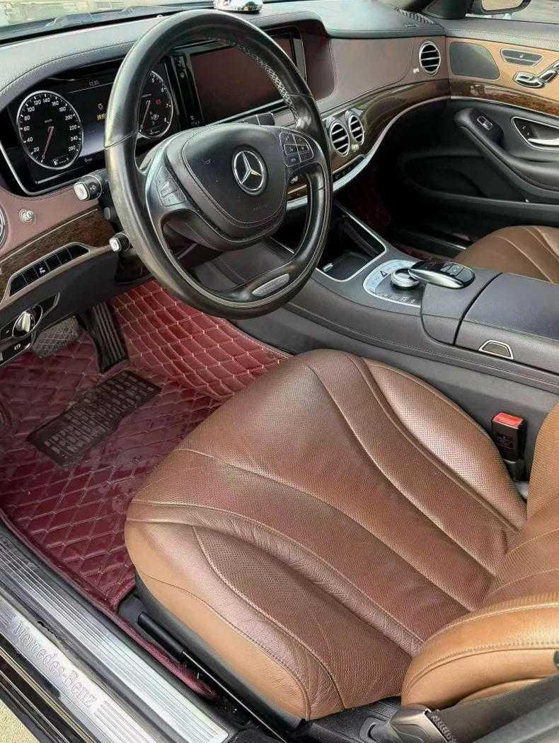 奔驰S 后面外观一