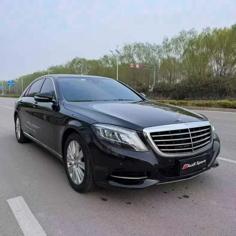 奔驰S 正面外观二