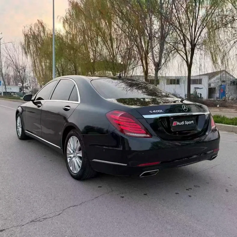 奔驰S 内饰前排