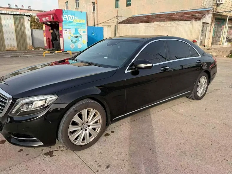 奔驰S 正面外观二