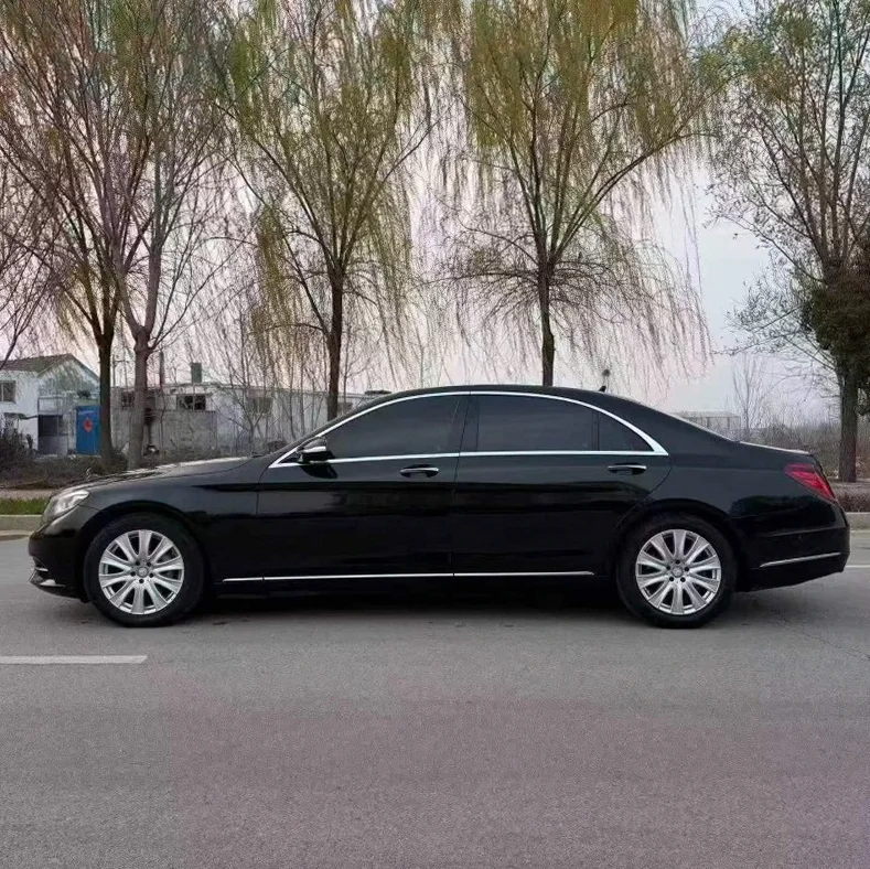 奔驰S 内饰后排