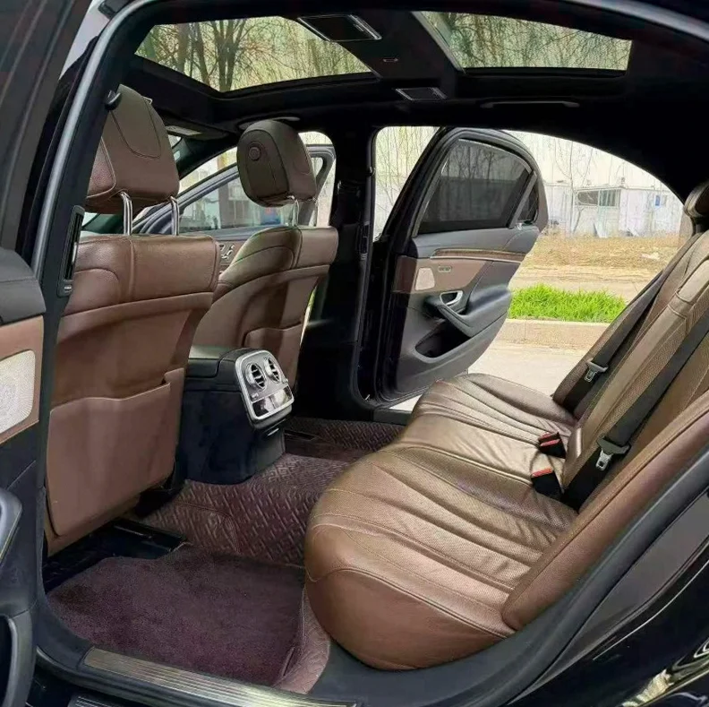 奔驰S 后面外观二