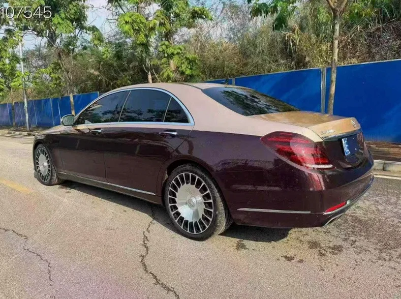 奔驰S 内饰后排