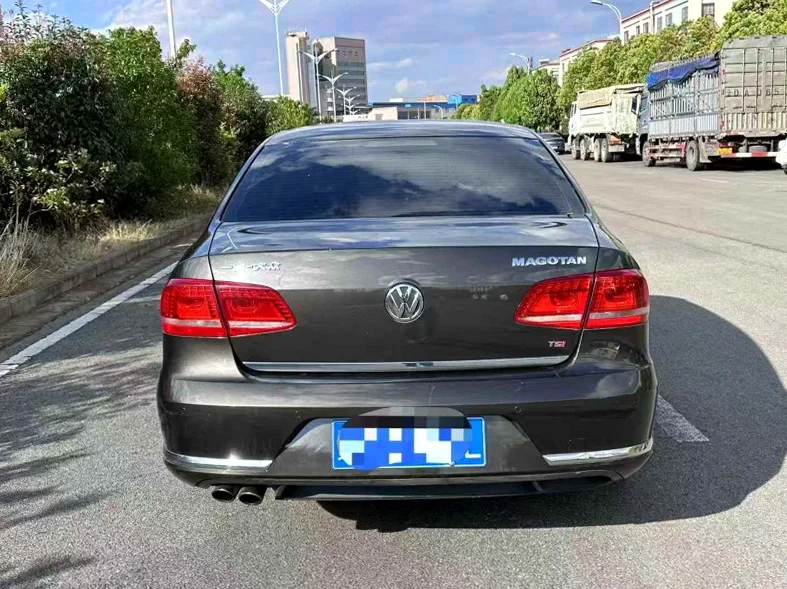 大众迈腾 后面外观一