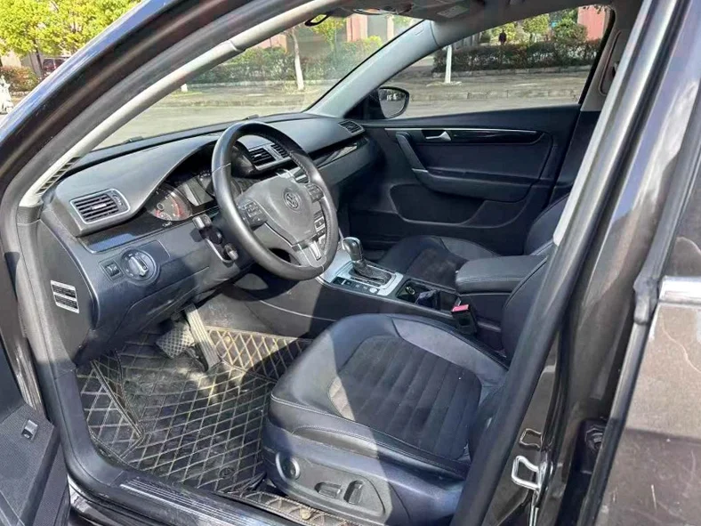 大众迈腾 内饰后排