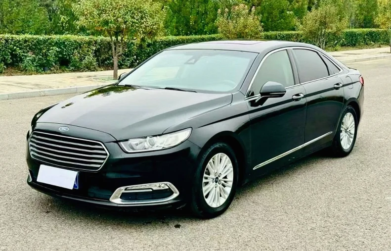 福特金牛座 后面外观一