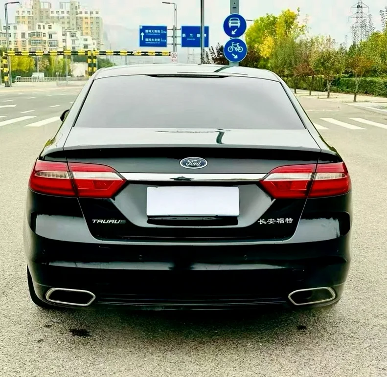 福特金牛座 后面外观三