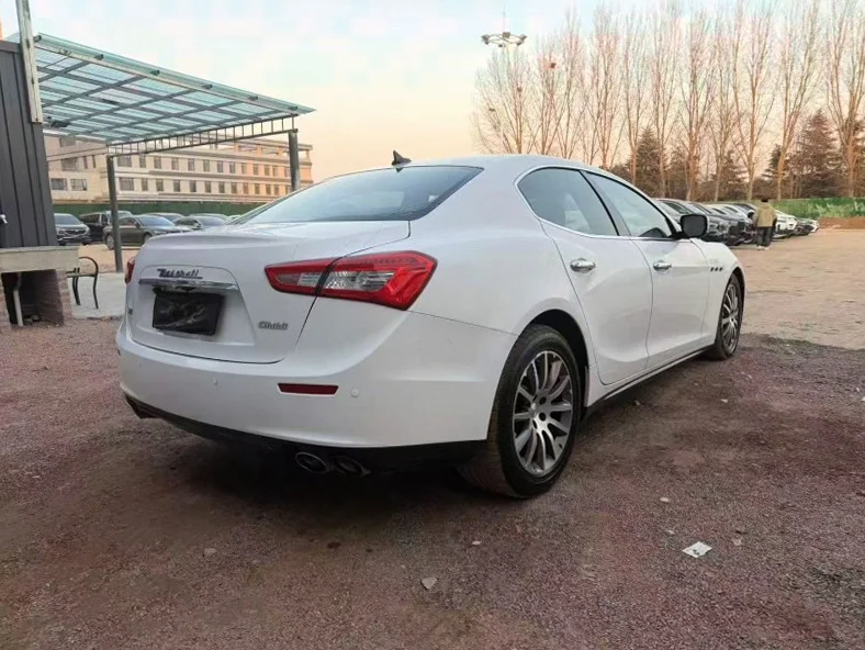 玛莎拉蒂Ghibli 驾驶室