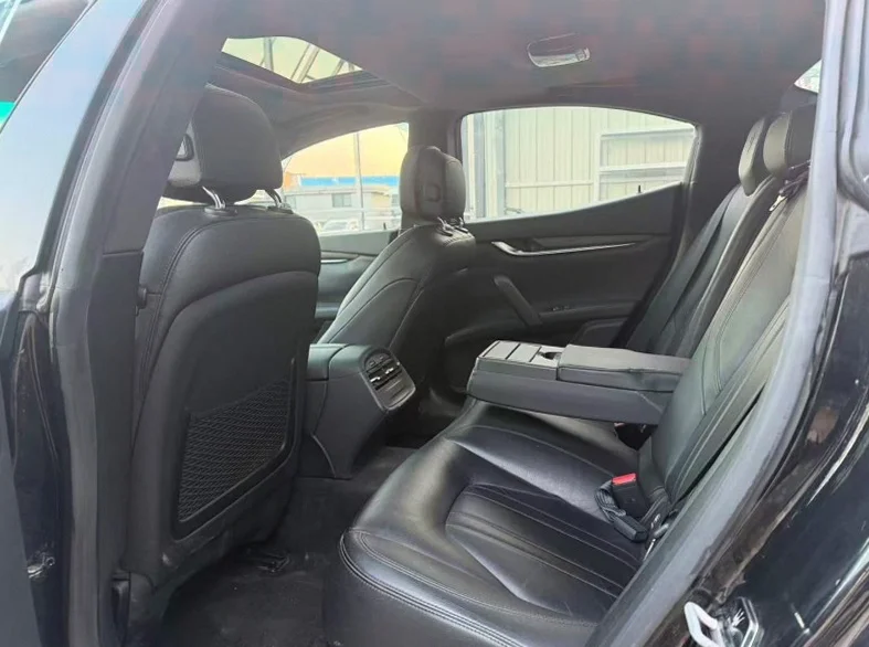 玛莎拉蒂Ghibli 内饰前排