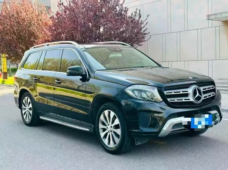 奔驰GLS 正面外观三