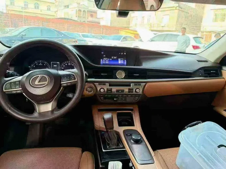 雷克萨斯ES 后面外观一