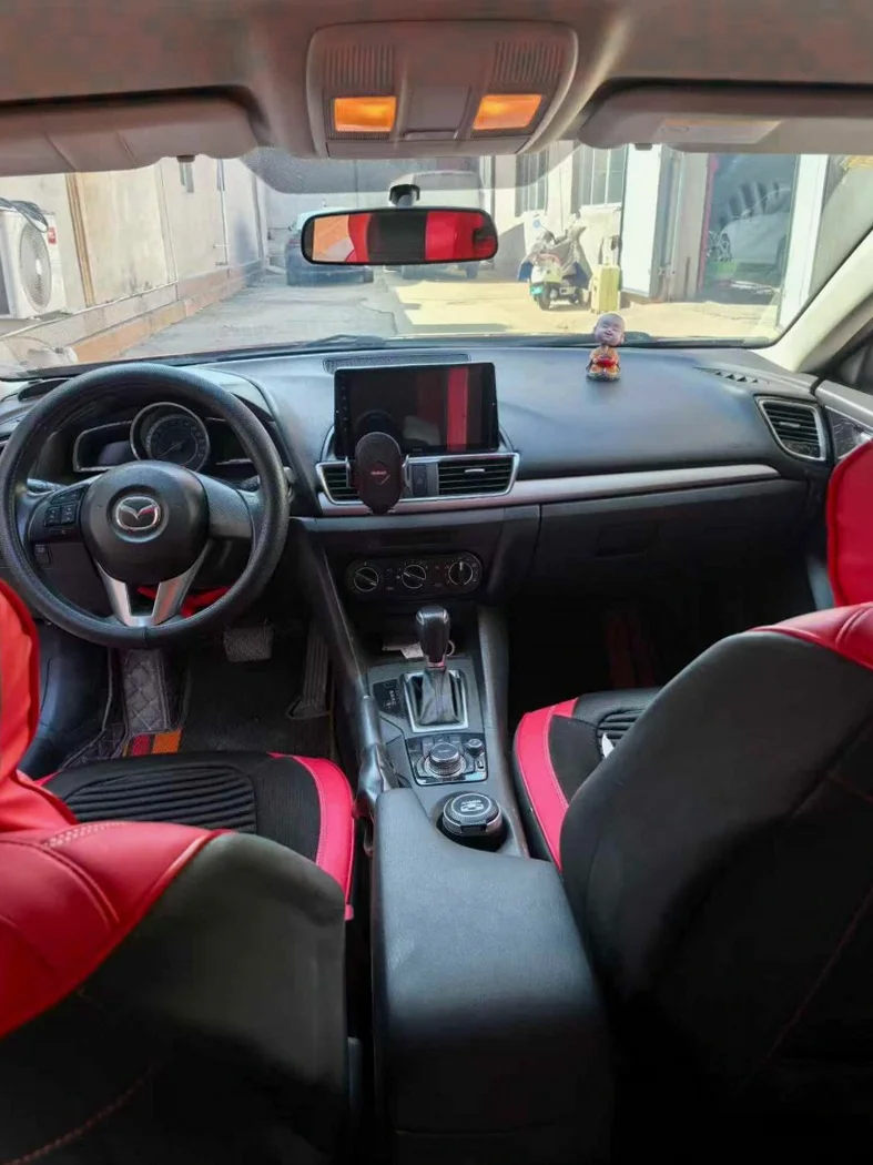 马自达昂克赛拉 驾驶室