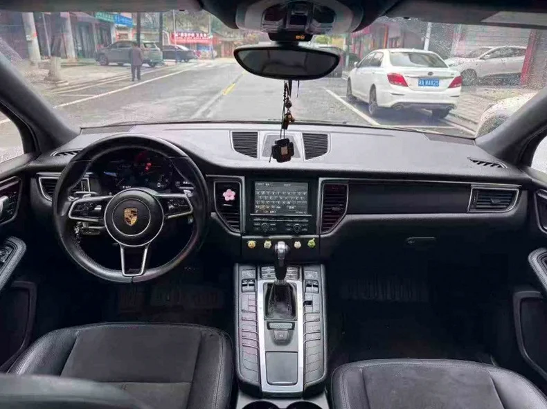 保时捷Macan 后面外观一