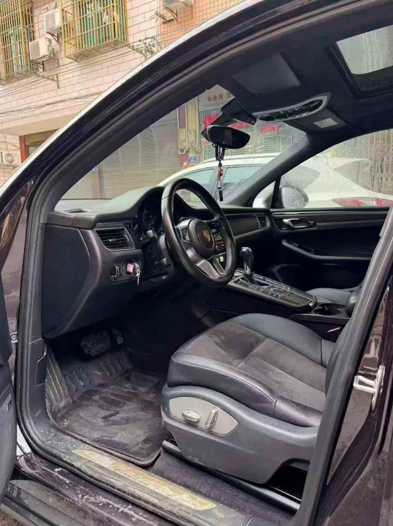 保时捷Macan 后面外观二