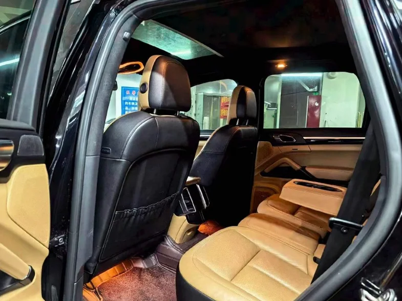 保时捷Macan 正面外观三