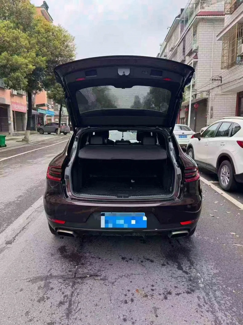 保时捷Macan 后面外观三