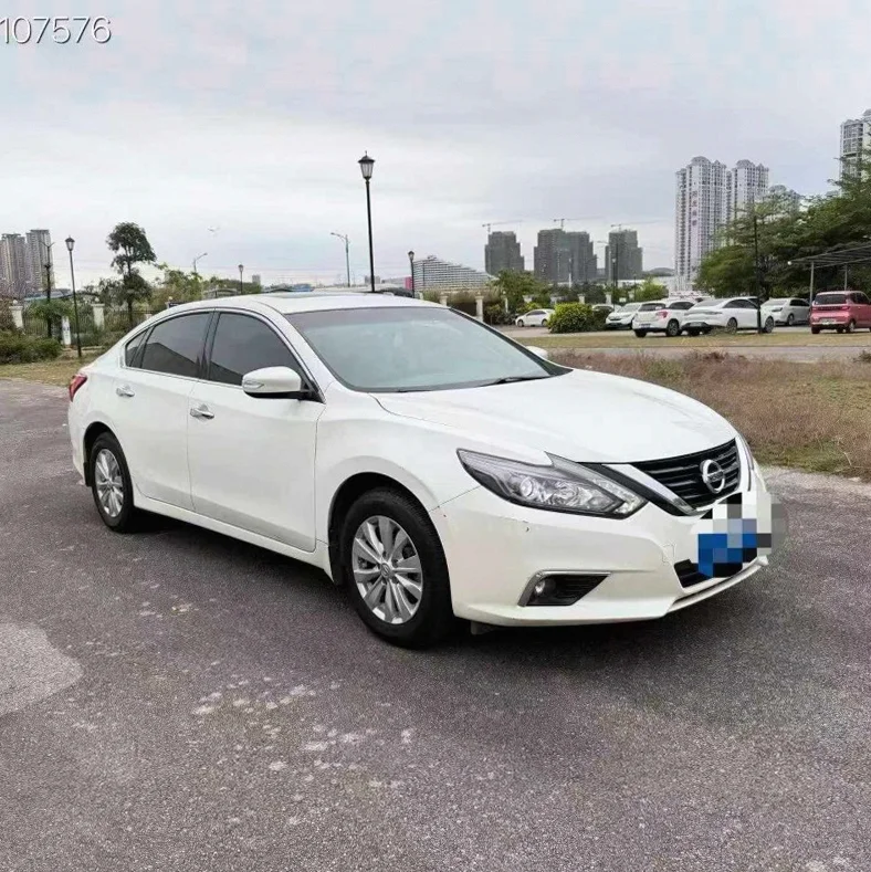 日产天籁 正面外观三