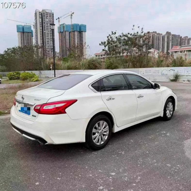 日产天籁 内饰前排