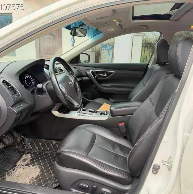 日产天籁 后面外观一