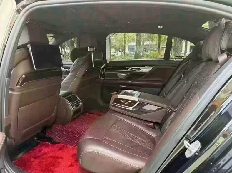 宝马7系 后面外观三